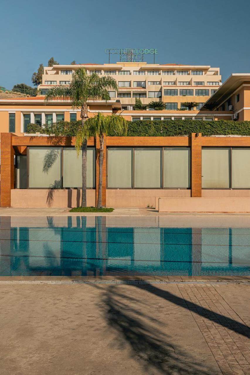 Country Lodge Hotel & Resort Beirut Exterior foto