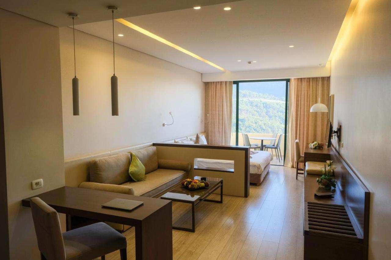 Country Lodge Hotel & Resort Beirut Exterior foto