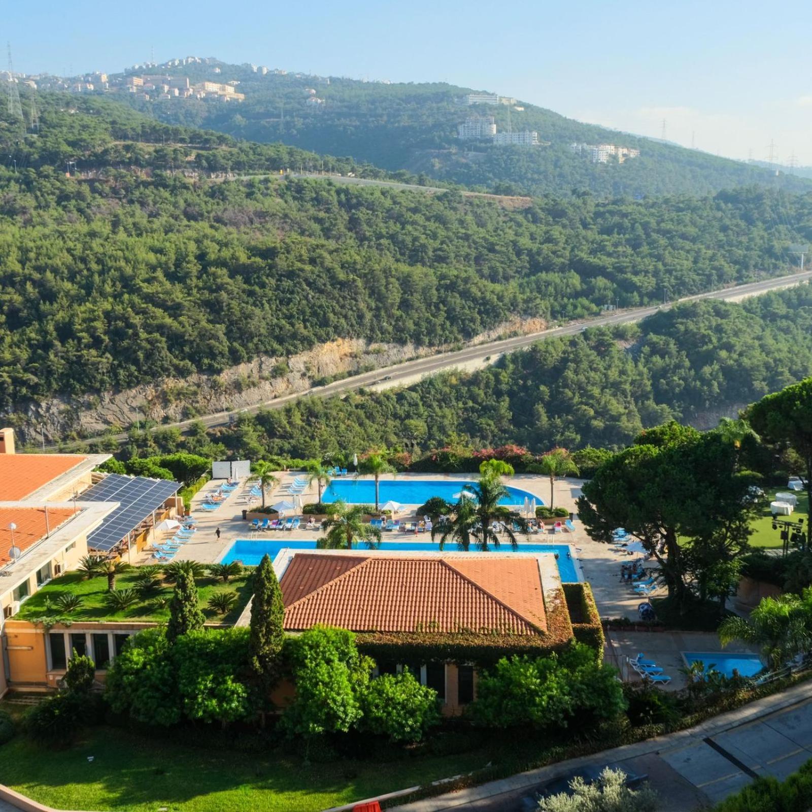 Country Lodge Hotel & Resort Beirut Exterior foto