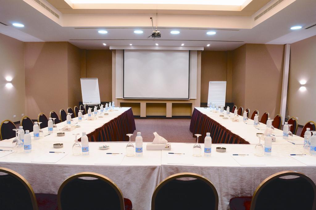 Country Lodge Hotel & Resort Beirut Exterior foto