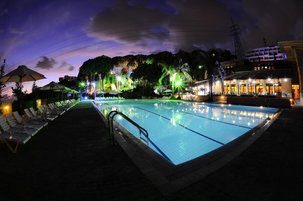 Country Lodge Hotel & Resort Beirut Exterior foto